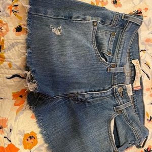 Levi’s cutoffs size 10